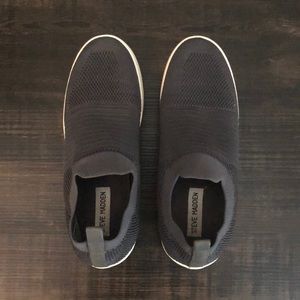 STEVE MADDEN GRAY SNEAKERS